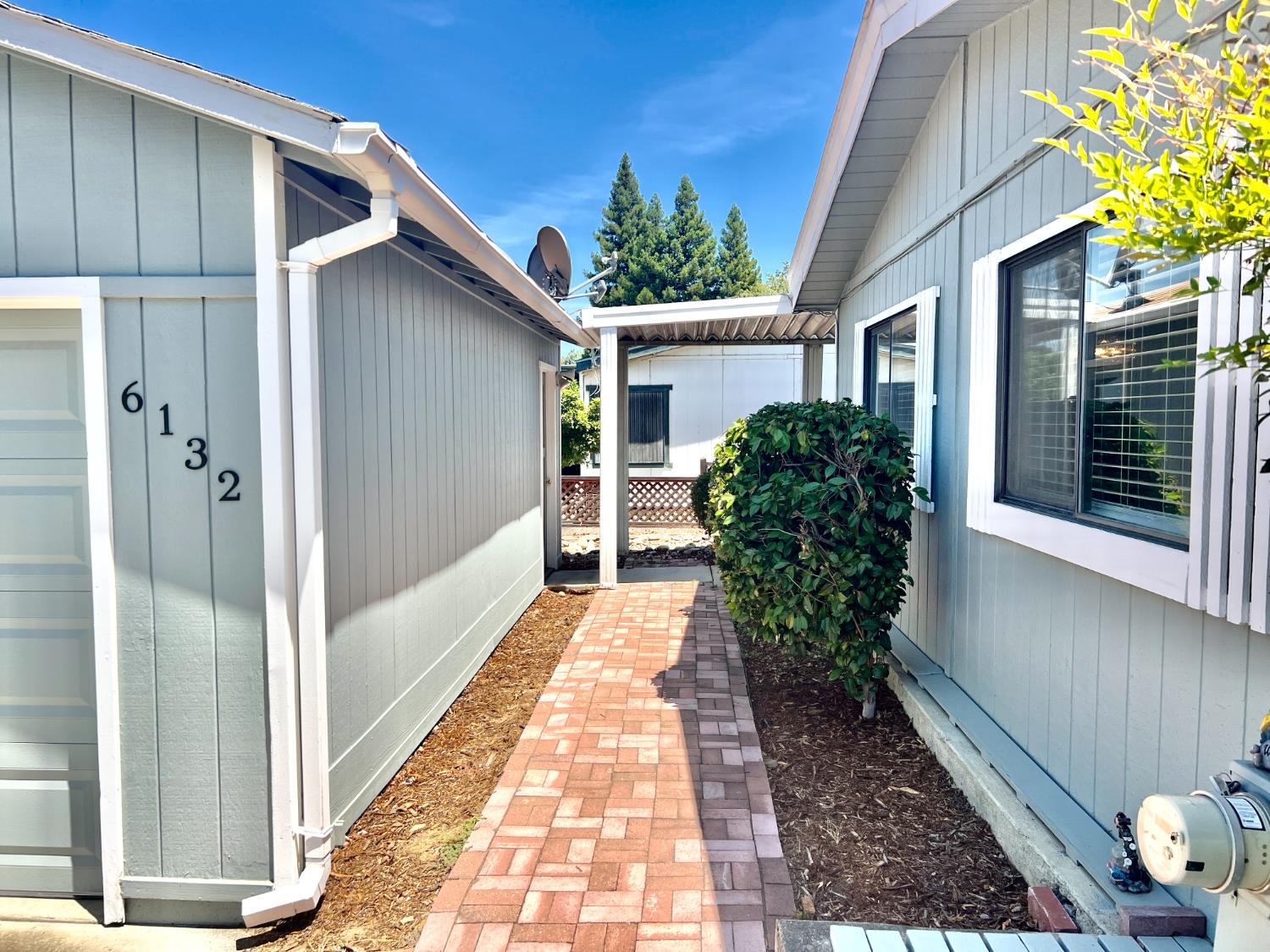 Detail Gallery Image 2 of 25 For 6132 Mame Ct, Citrus Heights,  CA 95621 - 2 Beds | 2 Baths