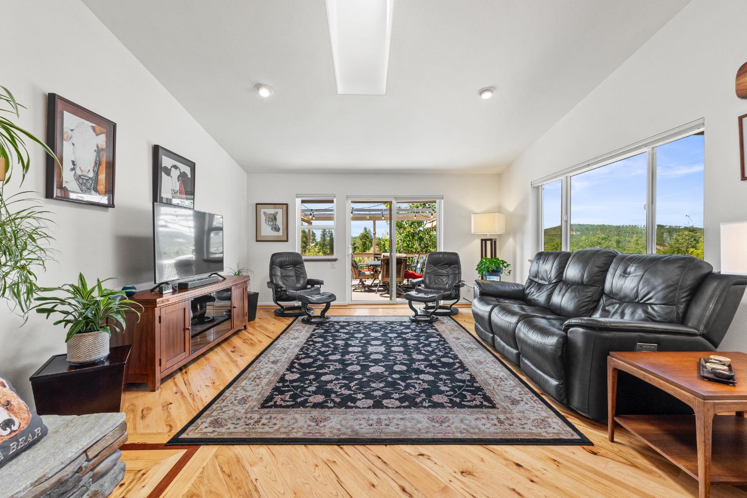 Detail Gallery Image 9 of 74 For 207 Snowberry Ct, Murphys,  CA 95247 - 4 Beds | 3 Baths
