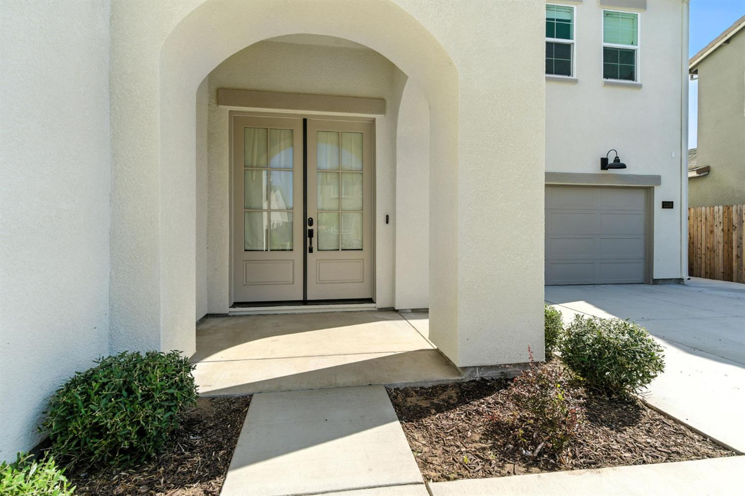 Detail Gallery Image 5 of 73 For 2328 Paramount Ln, Manteca,  CA 95337 - 4 Beds | 3/1 Baths