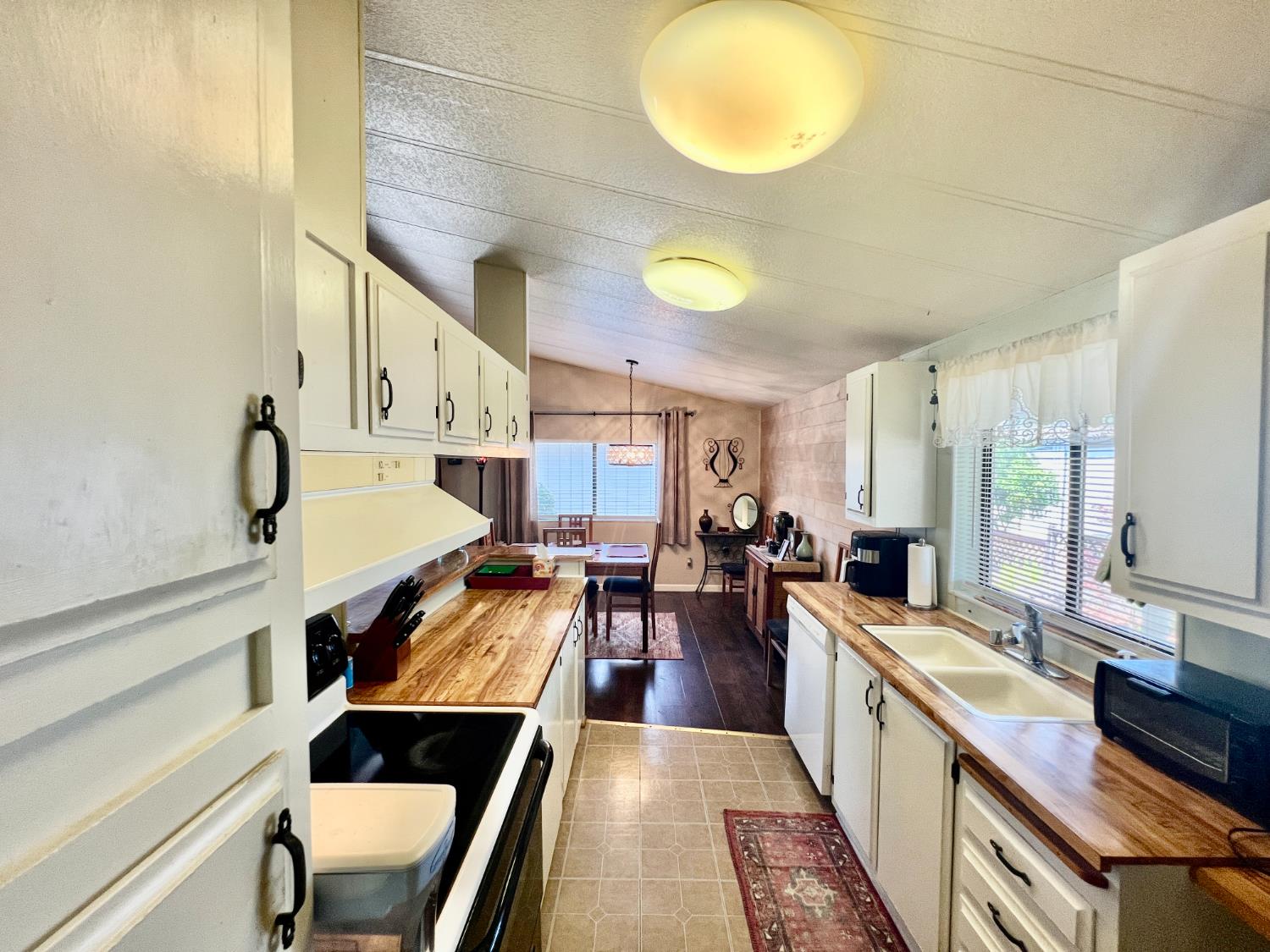 Detail Gallery Image 4 of 25 For 6132 Mame Ct, Citrus Heights,  CA 95621 - 2 Beds | 2 Baths