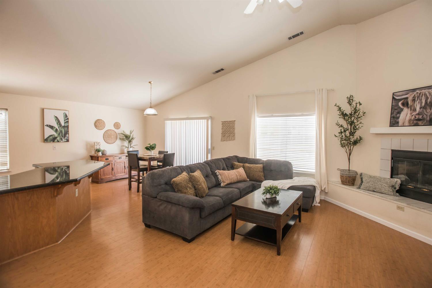 Detail Gallery Image 13 of 47 For 1172 Park Valley Way, Galt,  CA 95632 - 4 Beds | 2 Baths