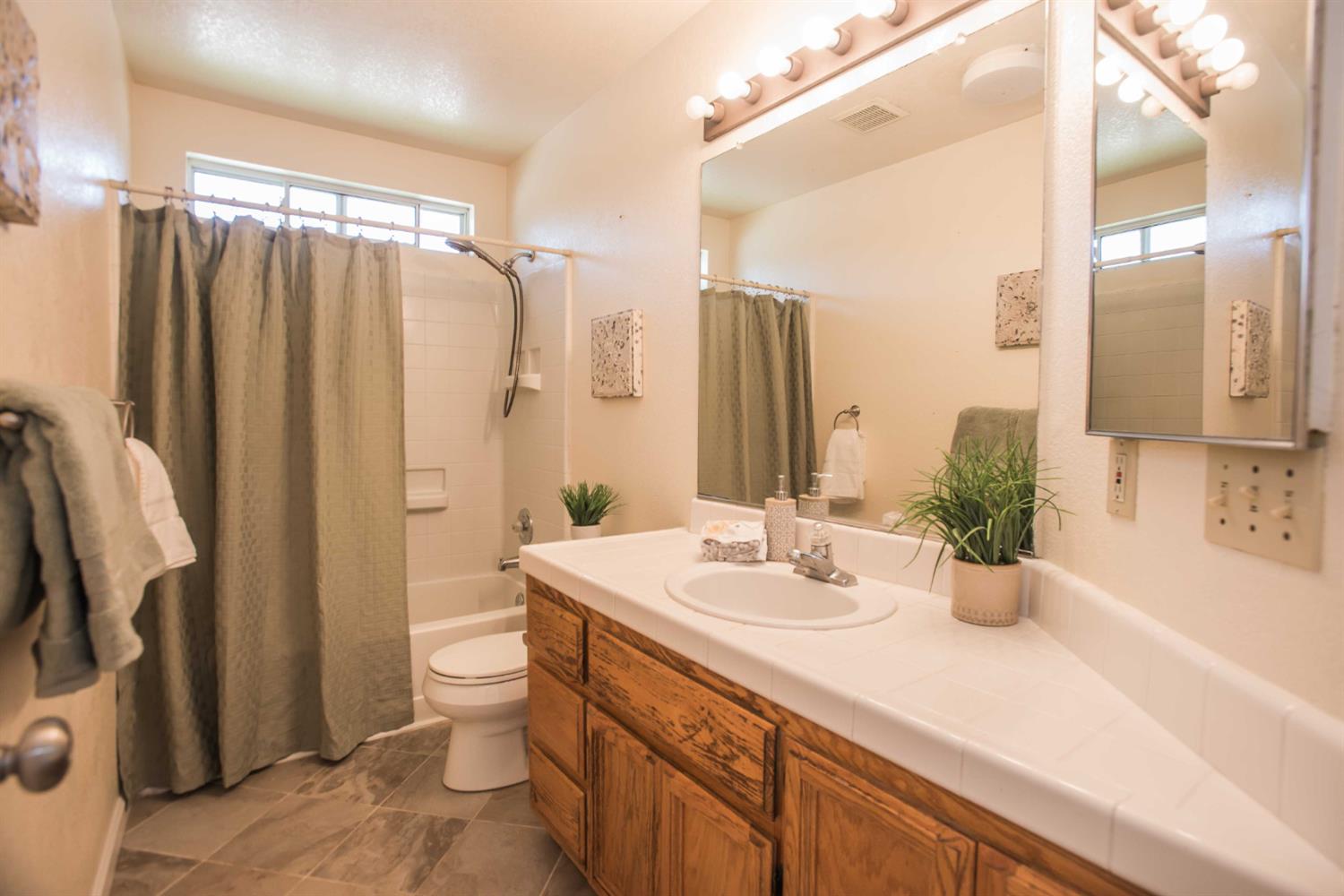 Detail Gallery Image 37 of 47 For 1172 Park Valley Way, Galt,  CA 95632 - 4 Beds | 2 Baths