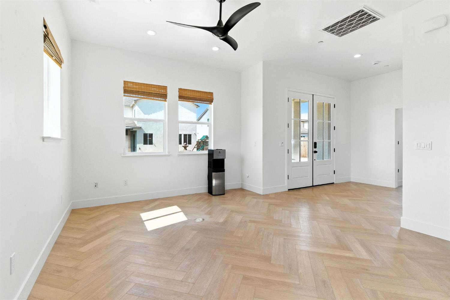 Detail Gallery Image 56 of 73 For 2328 Paramount Ln, Manteca,  CA 95337 - 4 Beds | 3/1 Baths