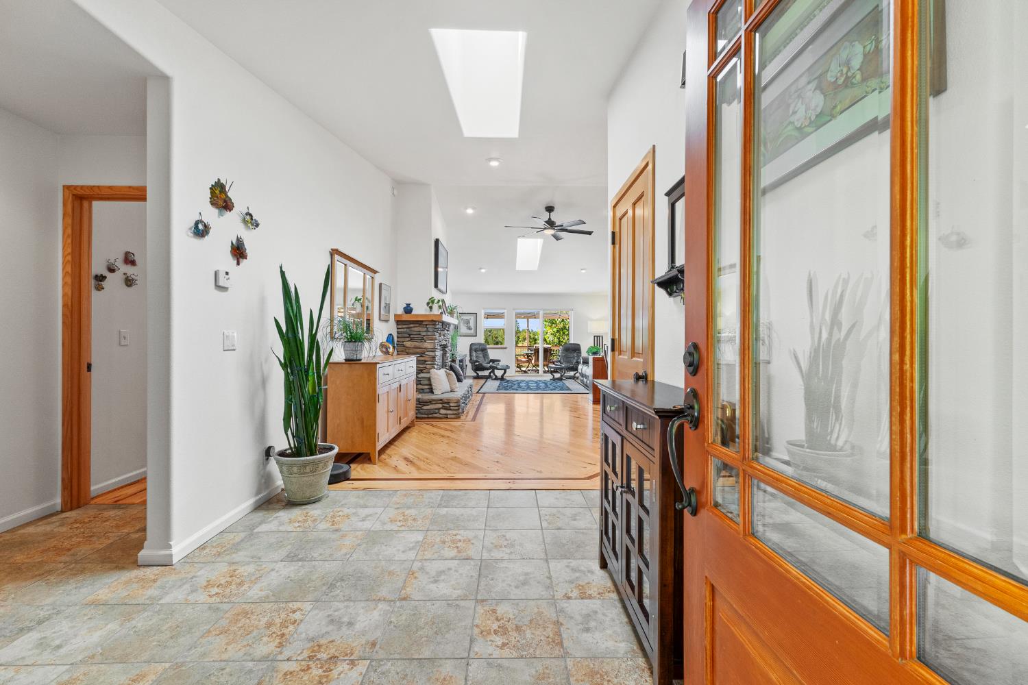 Detail Gallery Image 7 of 74 For 207 Snowberry Ct, Murphys,  CA 95247 - 4 Beds | 3 Baths