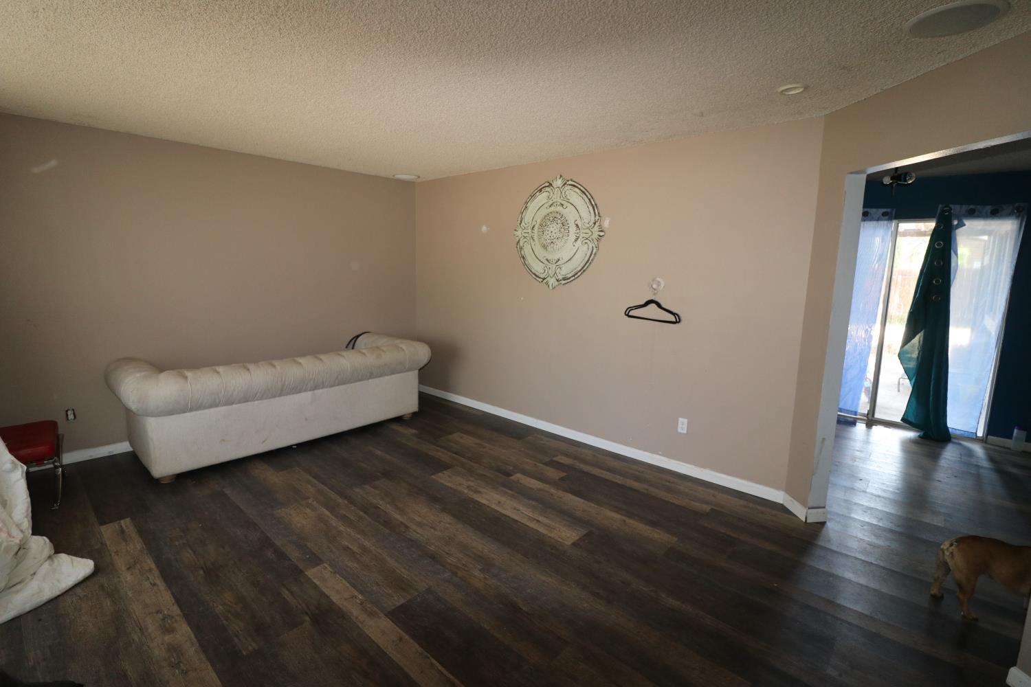 Detail Gallery Image 5 of 14 For 4101 Cedargrove Dr, Sacramento,  CA 95826 - 3 Beds | 2 Baths