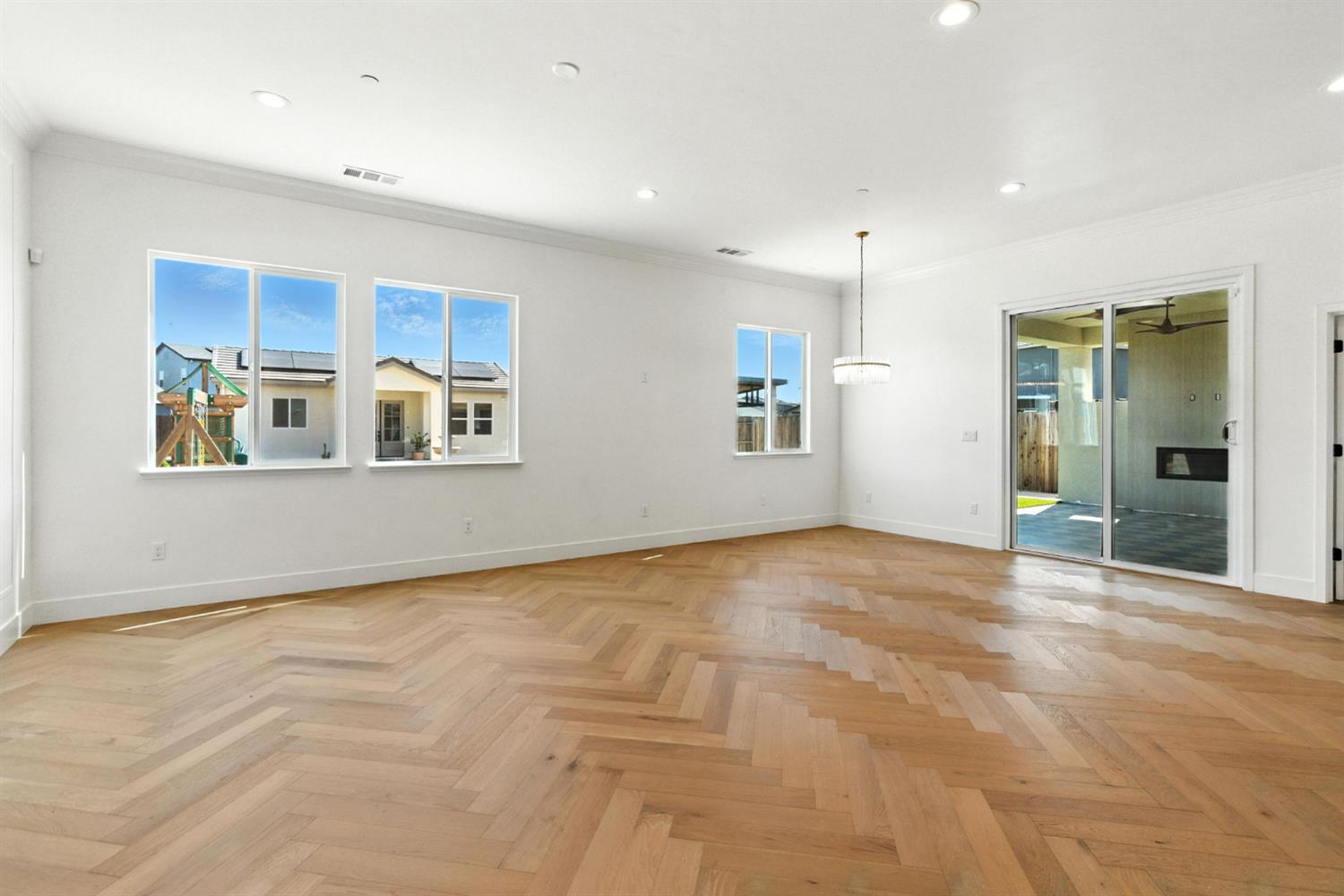 Detail Gallery Image 23 of 73 For 2328 Paramount Ln, Manteca,  CA 95337 - 4 Beds | 3/1 Baths