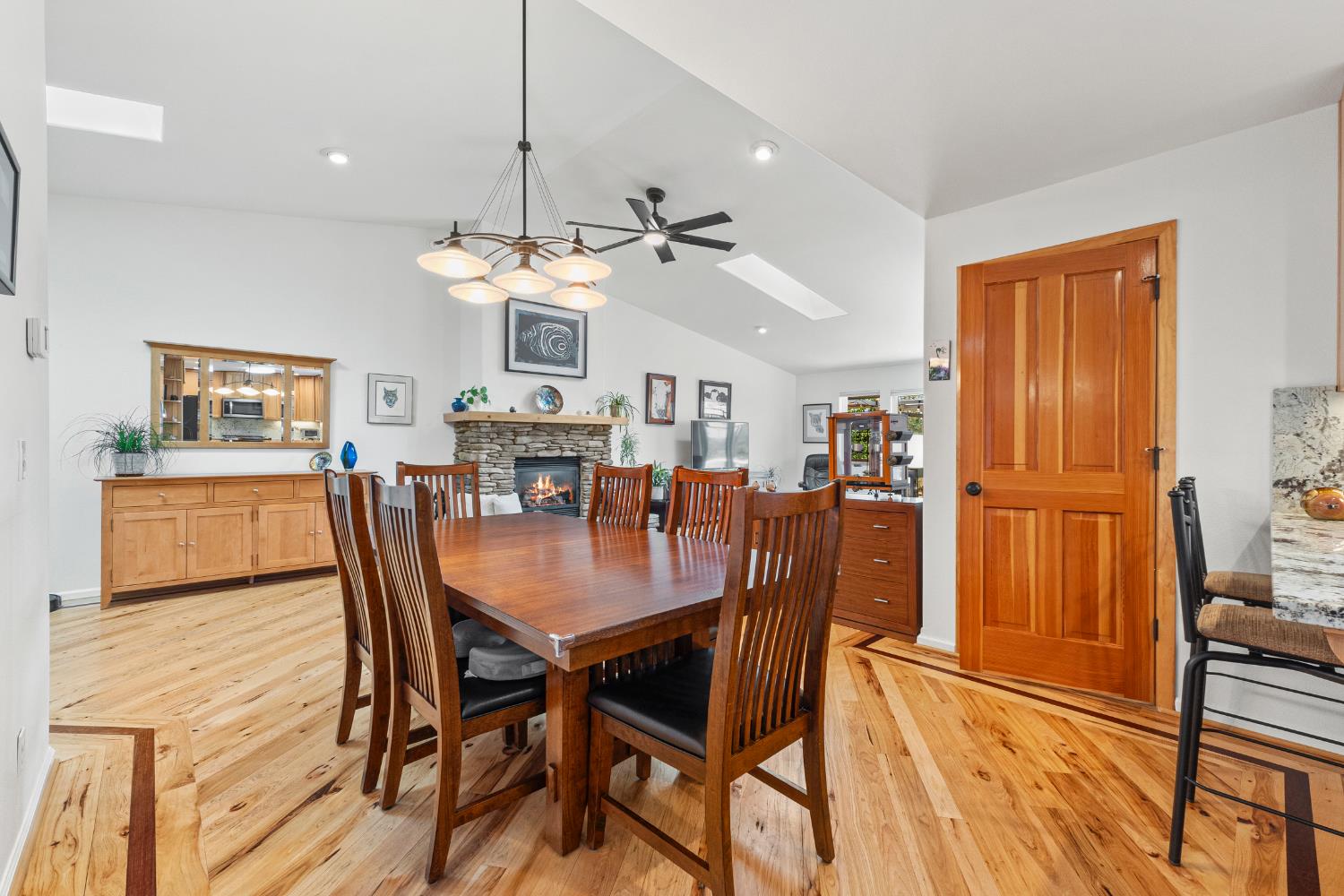 Detail Gallery Image 15 of 74 For 207 Snowberry Ct, Murphys,  CA 95247 - 4 Beds | 3 Baths