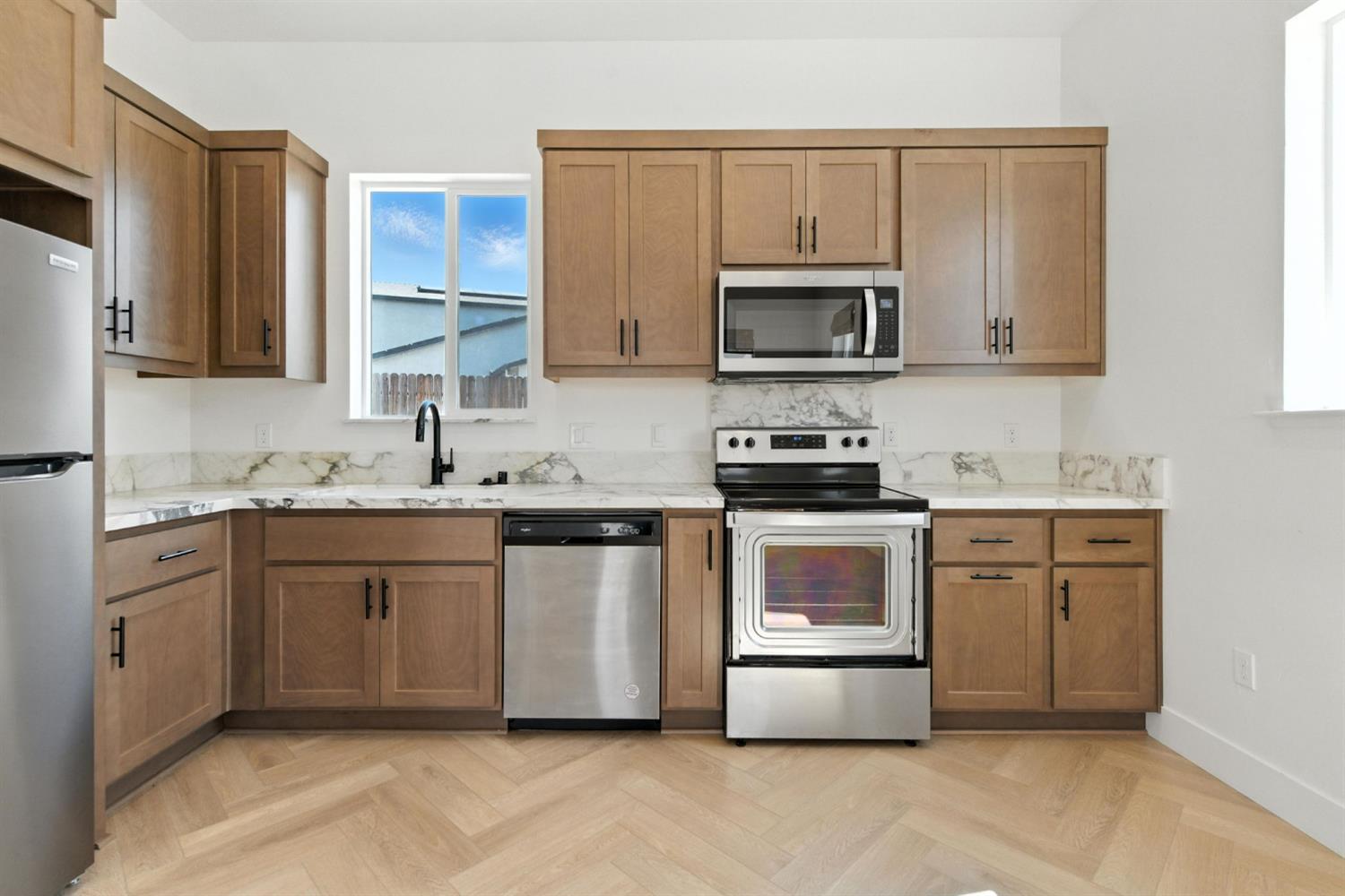 Detail Gallery Image 55 of 73 For 2328 Paramount Ln, Manteca,  CA 95337 - 4 Beds | 3/1 Baths