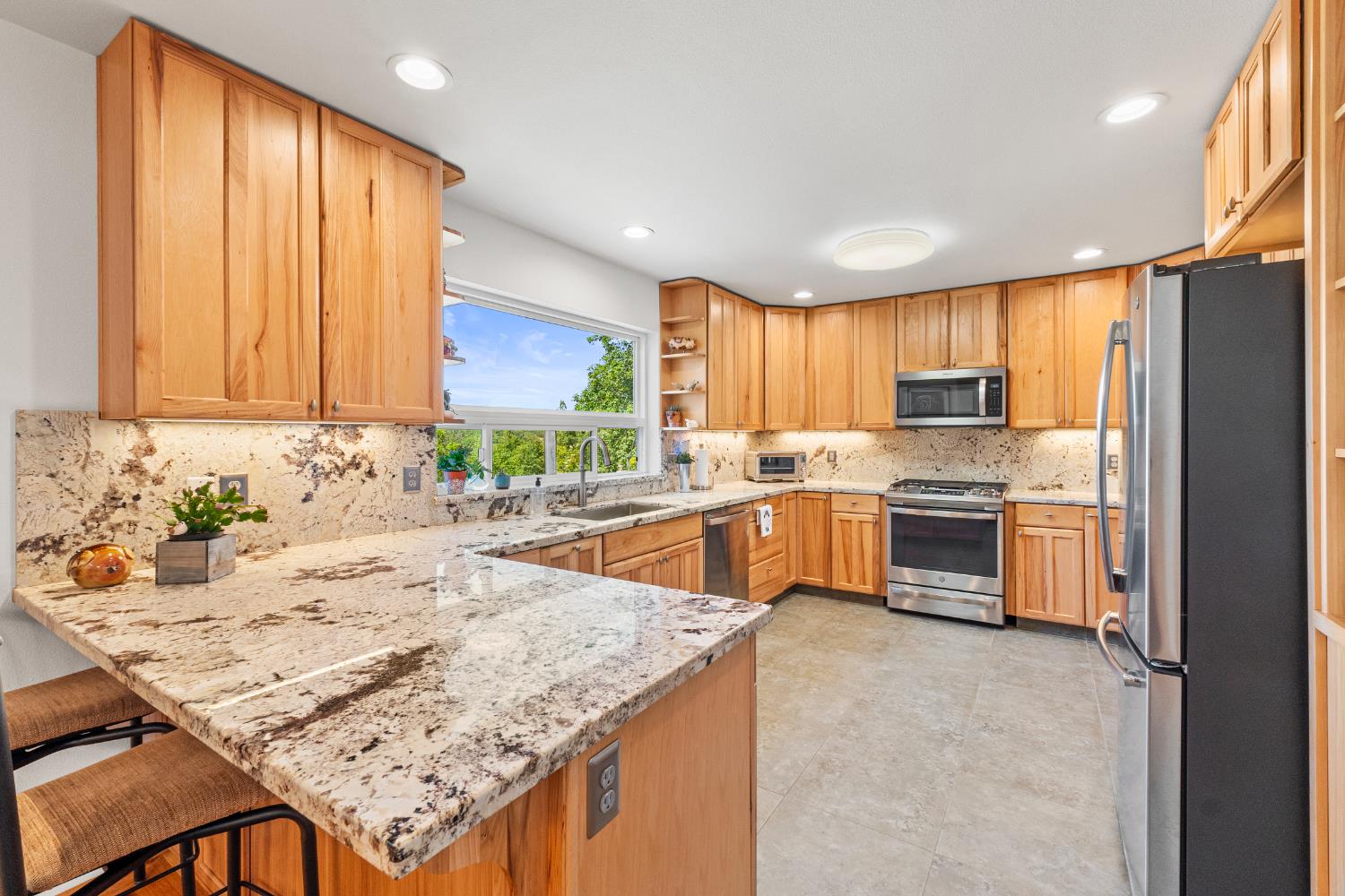 Detail Gallery Image 17 of 74 For 207 Snowberry Ct, Murphys,  CA 95247 - 4 Beds | 3 Baths
