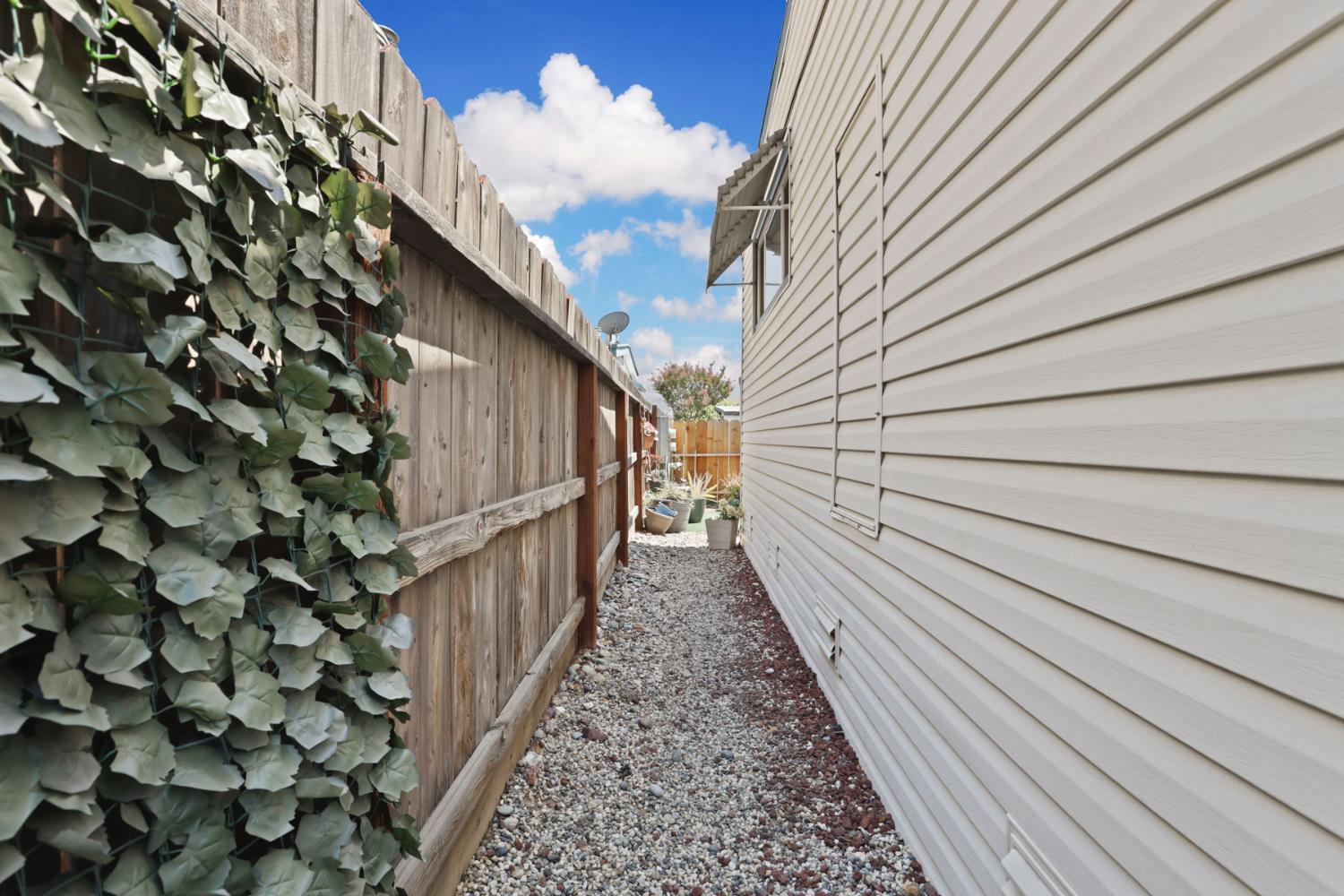 Detail Gallery Image 10 of 31 For 1830 E East Yosemite, Manteca,  CA 95336 - 3 Beds | 2 Baths