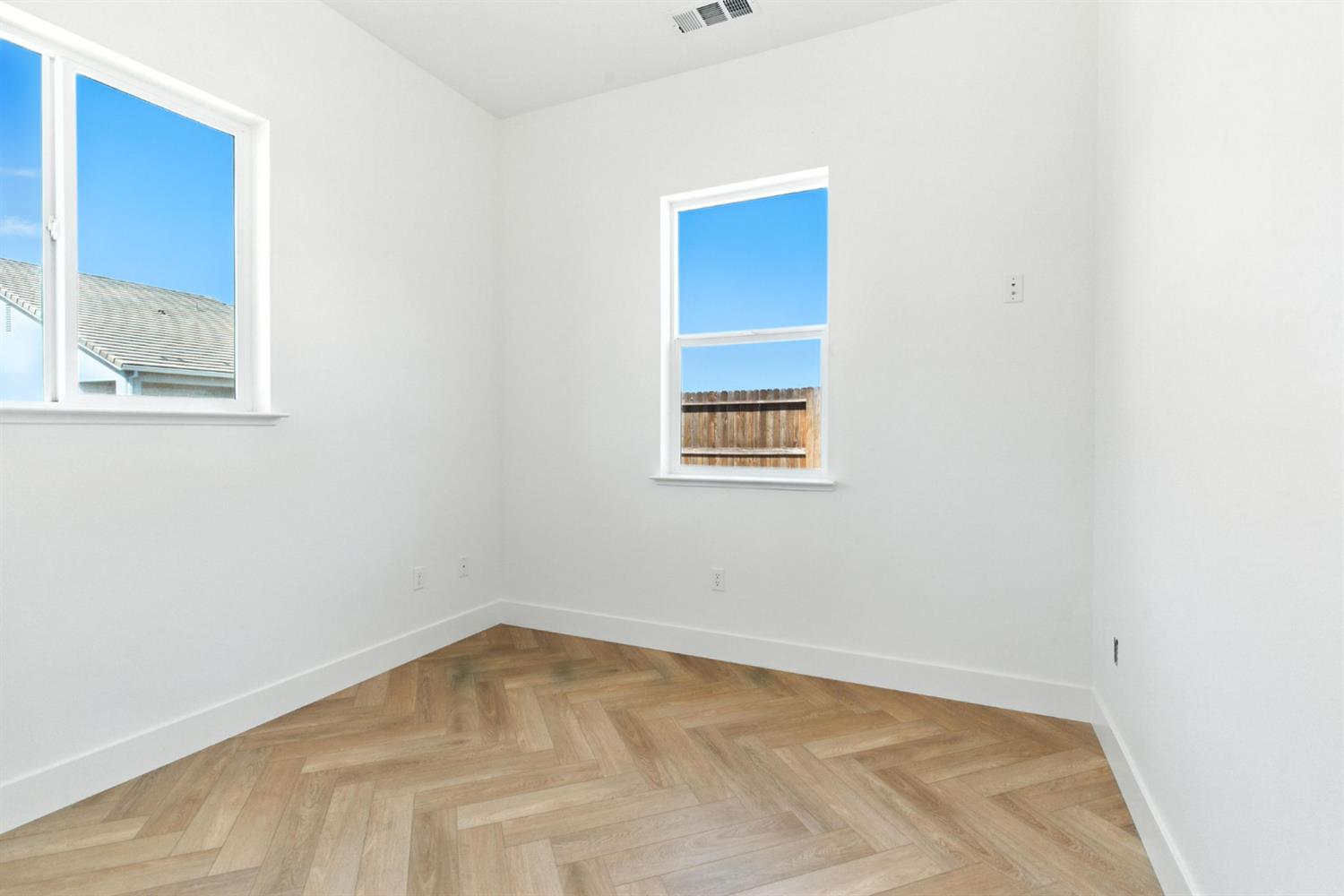 Detail Gallery Image 58 of 73 For 2328 Paramount Ln, Manteca,  CA 95337 - 4 Beds | 3/1 Baths