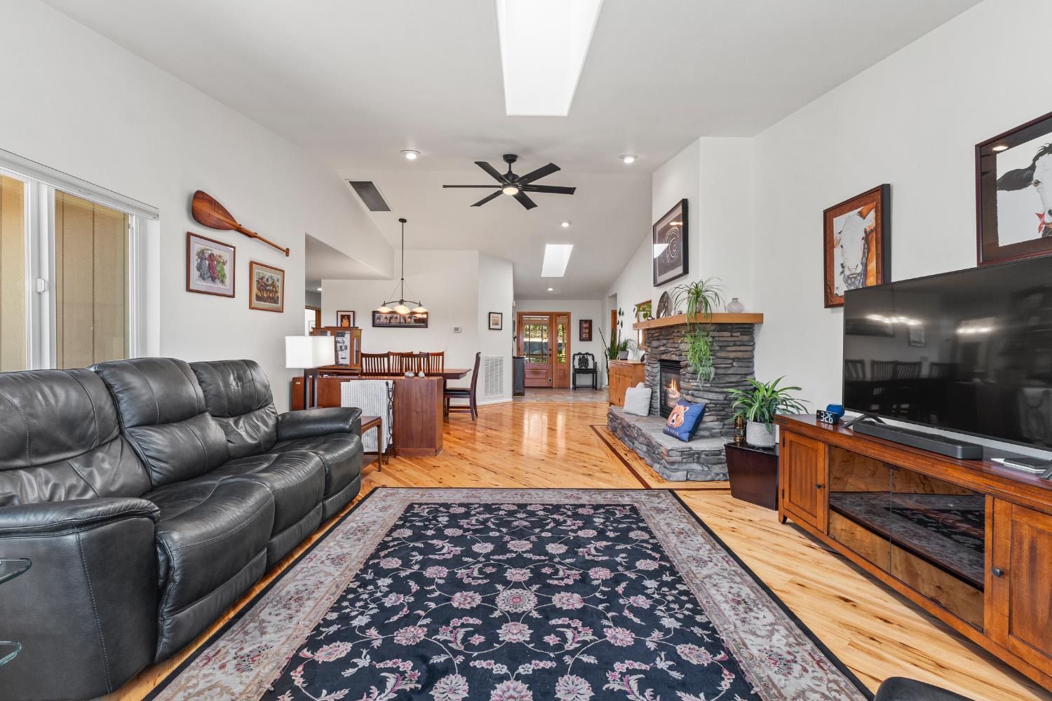 Detail Gallery Image 14 of 74 For 207 Snowberry Ct, Murphys,  CA 95247 - 4 Beds | 3 Baths