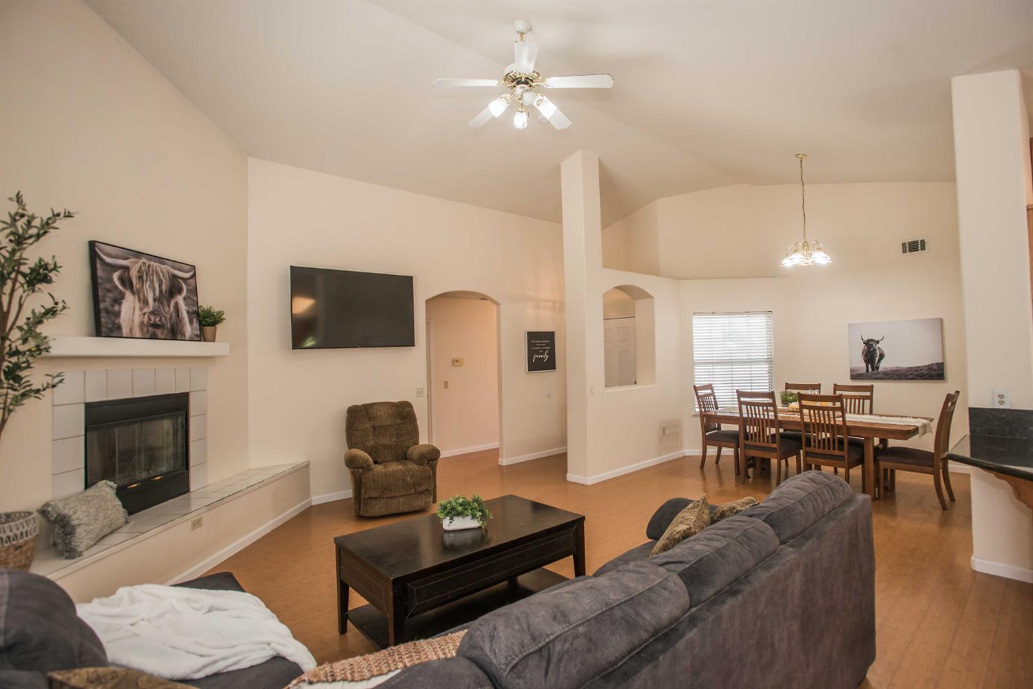 Detail Gallery Image 8 of 47 For 1172 Park Valley Way, Galt,  CA 95632 - 4 Beds | 2 Baths