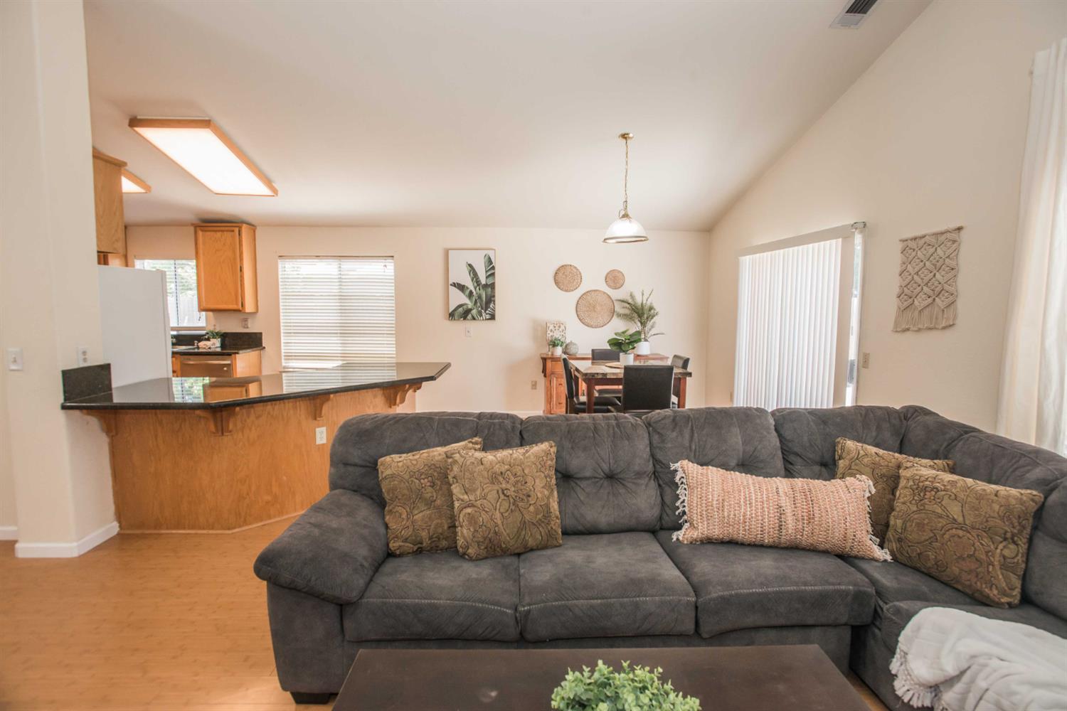 Detail Gallery Image 14 of 47 For 1172 Park Valley Way, Galt,  CA 95632 - 4 Beds | 2 Baths