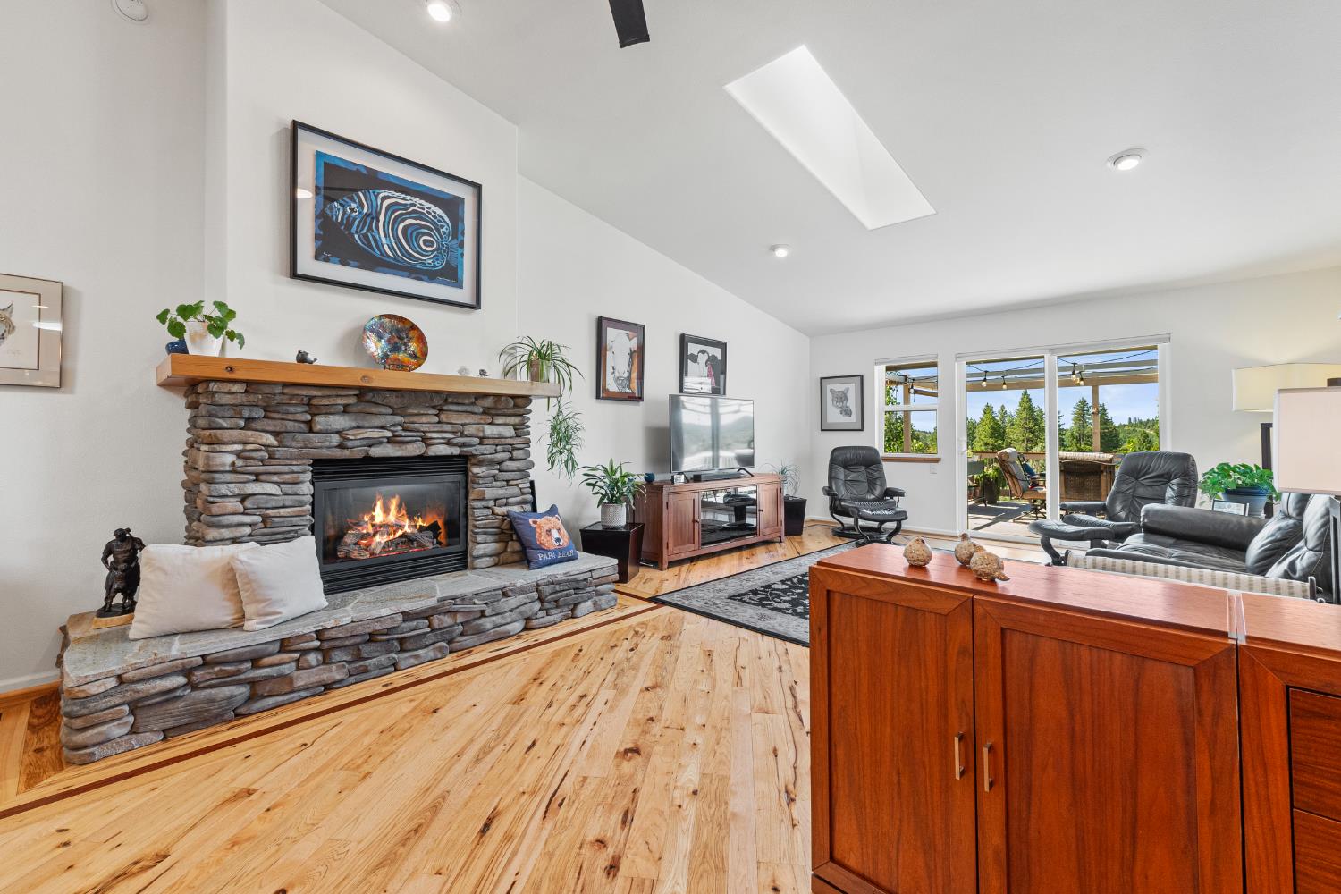 Detail Gallery Image 12 of 74 For 207 Snowberry Ct, Murphys,  CA 95247 - 4 Beds | 3 Baths