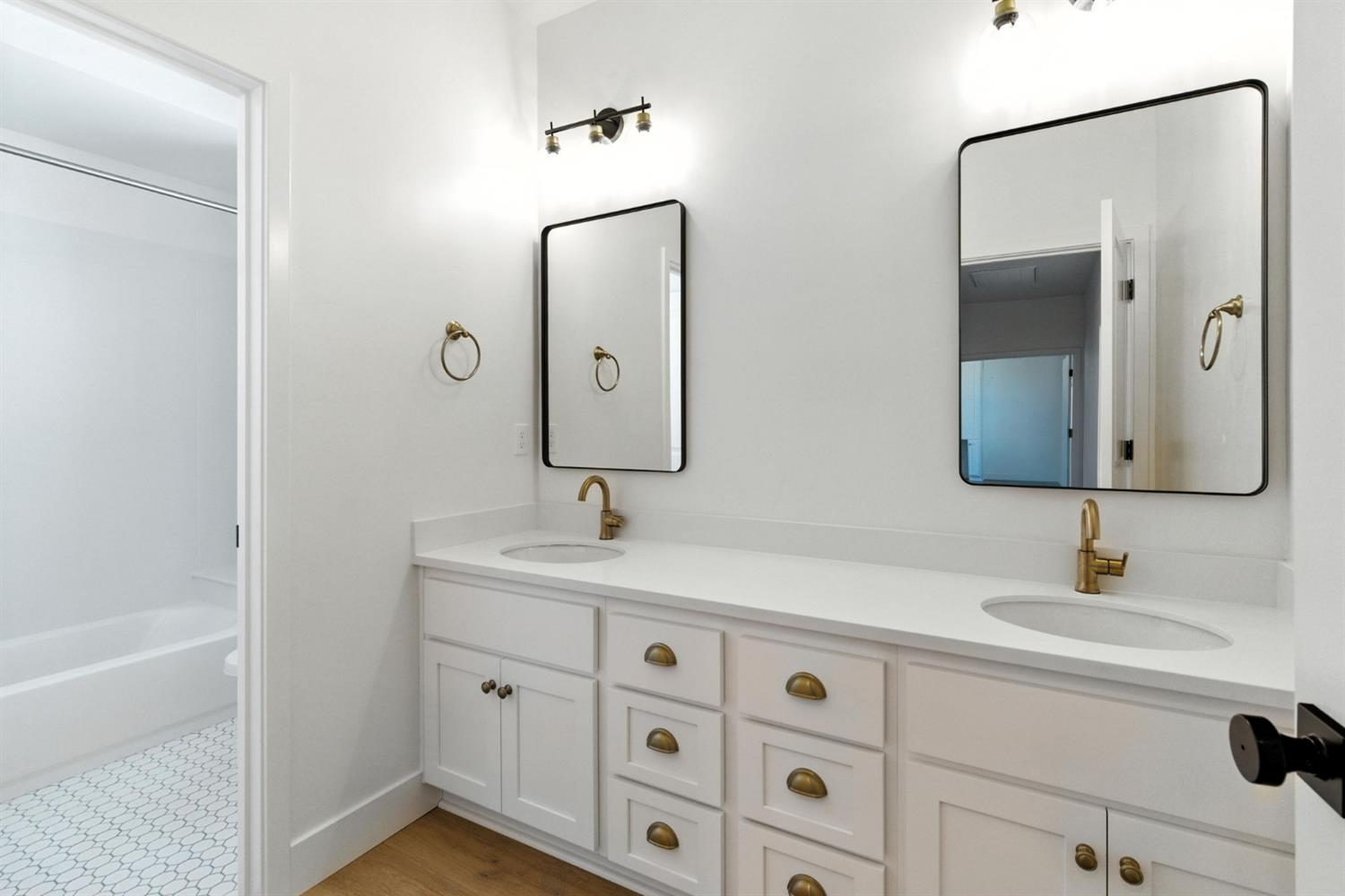 Detail Gallery Image 32 of 73 For 2328 Paramount Ln, Manteca,  CA 95337 - 4 Beds | 3/1 Baths