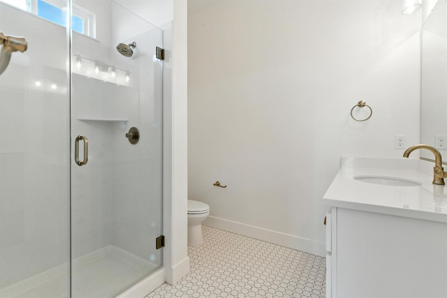 Detail Gallery Image 11 of 73 For 2328 Paramount Ln, Manteca,  CA 95337 - 4 Beds | 3/1 Baths