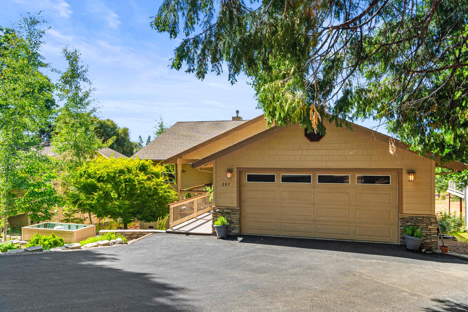 Detail Gallery Image 6 of 74 For 207 Snowberry Ct, Murphys,  CA 95247 - 4 Beds | 3 Baths