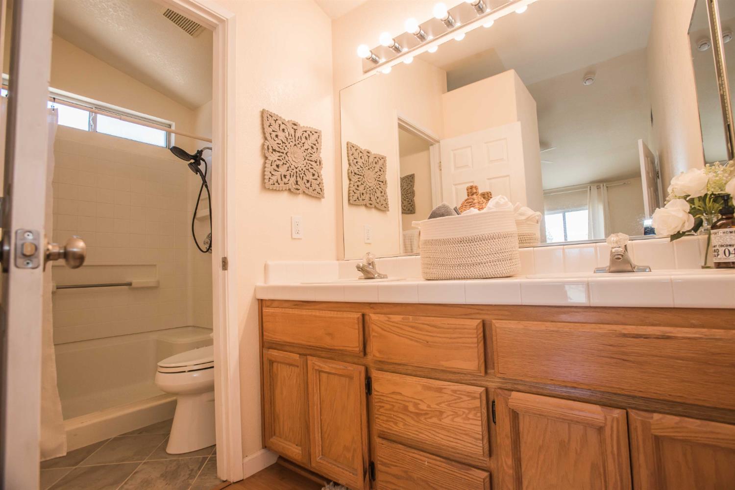Detail Gallery Image 32 of 47 For 1172 Park Valley Way, Galt,  CA 95632 - 4 Beds | 2 Baths