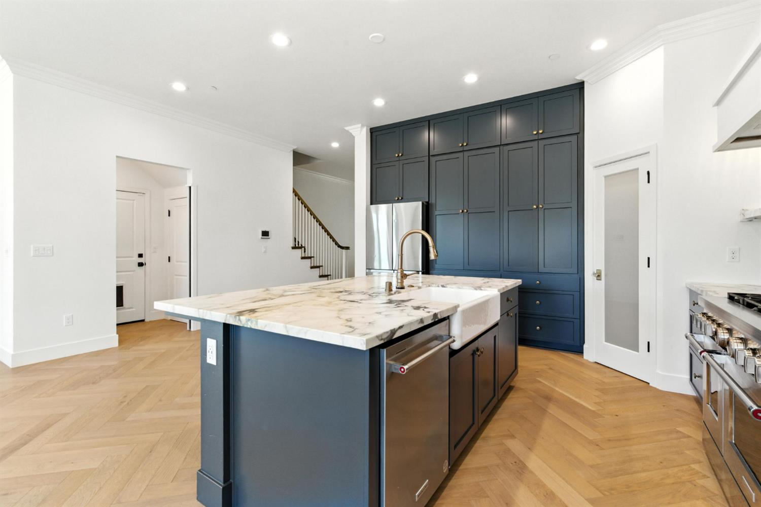 Detail Gallery Image 16 of 73 For 2328 Paramount Ln, Manteca,  CA 95337 - 4 Beds | 3/1 Baths