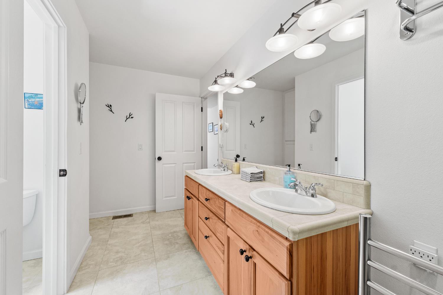 Detail Gallery Image 26 of 74 For 207 Snowberry Ct, Murphys,  CA 95247 - 4 Beds | 3 Baths