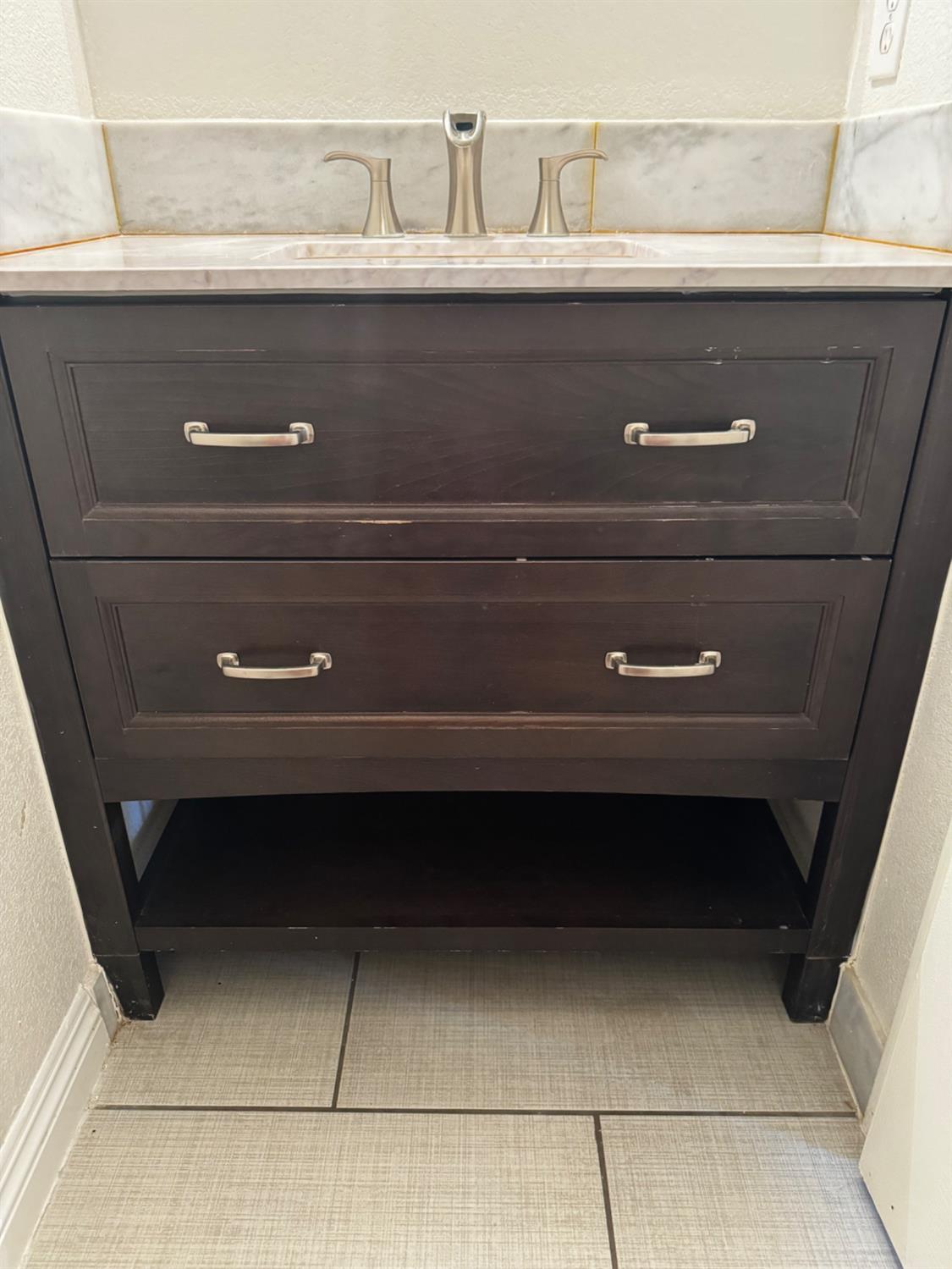 Detail Gallery Image 5 of 6 For 8284 Oakbark Ct, Elk Grove,  CA 95758 - 4 Beds | 2/1 Baths