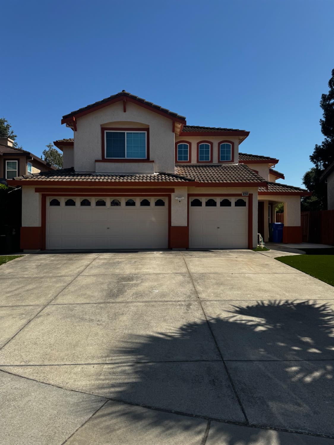 Detail Gallery Image 1 of 6 For 8284 Oakbark Ct, Elk Grove,  CA 95758 - 4 Beds | 2/1 Baths