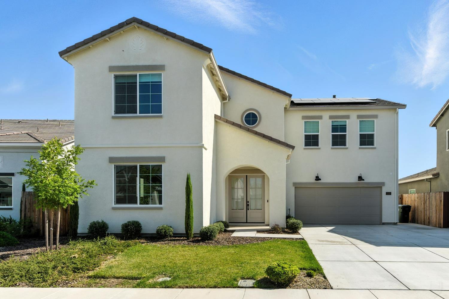 Detail Gallery Image 1 of 73 For 2328 Paramount Ln, Manteca,  CA 95337 - 4 Beds | 3/1 Baths