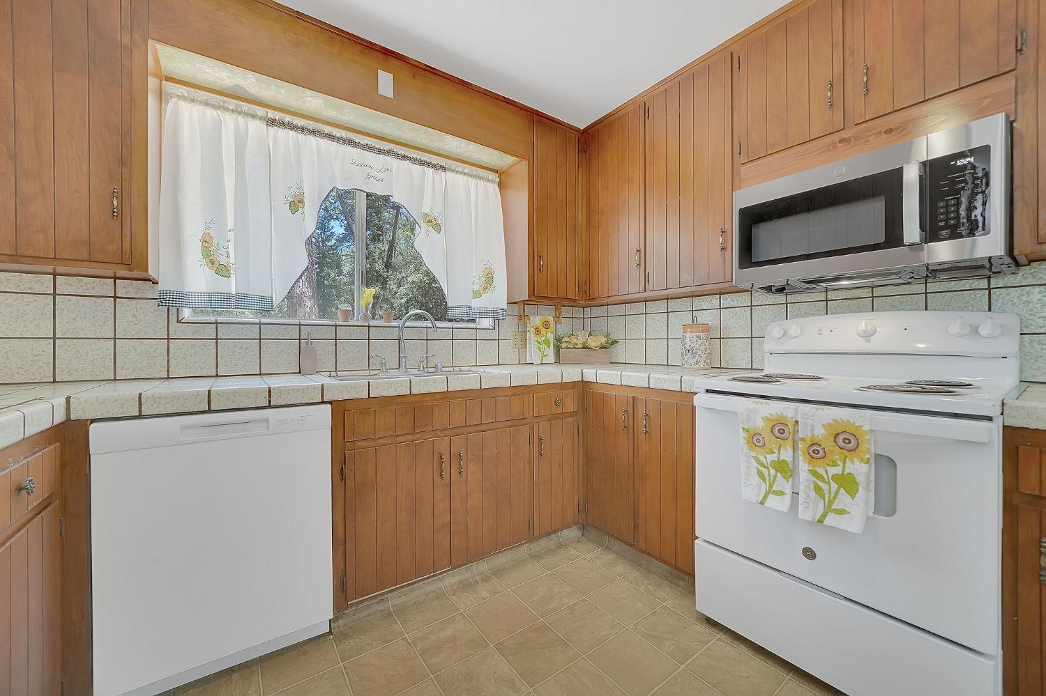 Detail Gallery Image 6 of 72 For 148 Sandy Gulch Ln, West Point,  CA 95255 - 4 Beds | 2 Baths