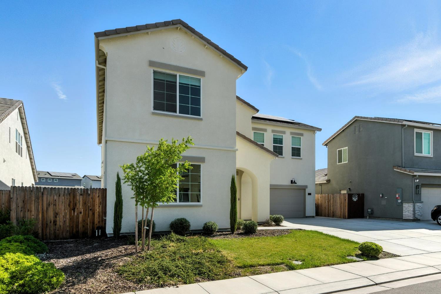 Detail Gallery Image 3 of 73 For 2328 Paramount Ln, Manteca,  CA 95337 - 4 Beds | 3/1 Baths