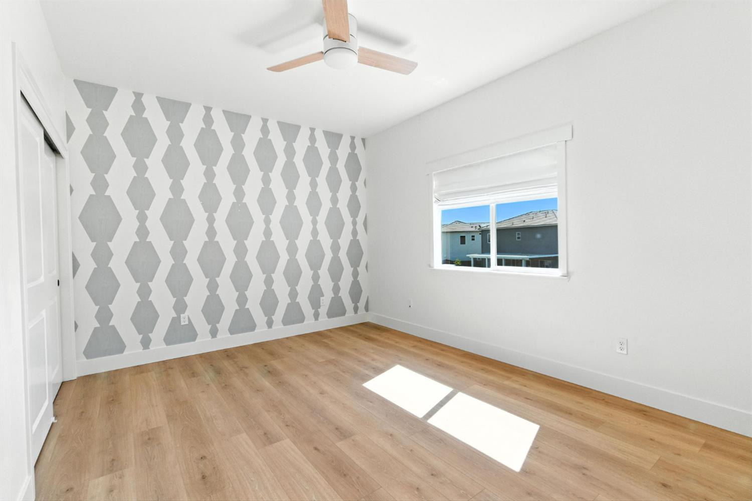 Detail Gallery Image 34 of 73 For 2328 Paramount Ln, Manteca,  CA 95337 - 4 Beds | 3/1 Baths