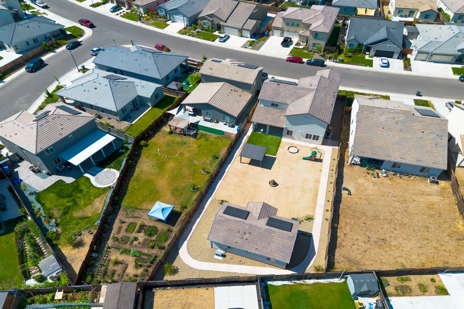 Detail Gallery Image 67 of 73 For 2328 Paramount Ln, Manteca,  CA 95337 - 4 Beds | 3/1 Baths
