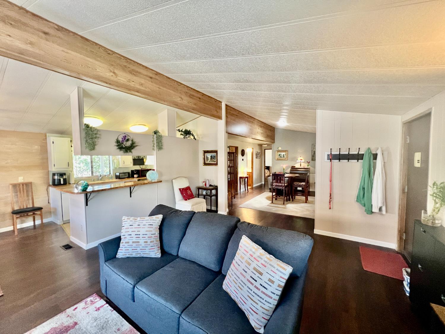 Detail Gallery Image 10 of 25 For 6132 Mame Ct, Citrus Heights,  CA 95621 - 2 Beds | 2 Baths