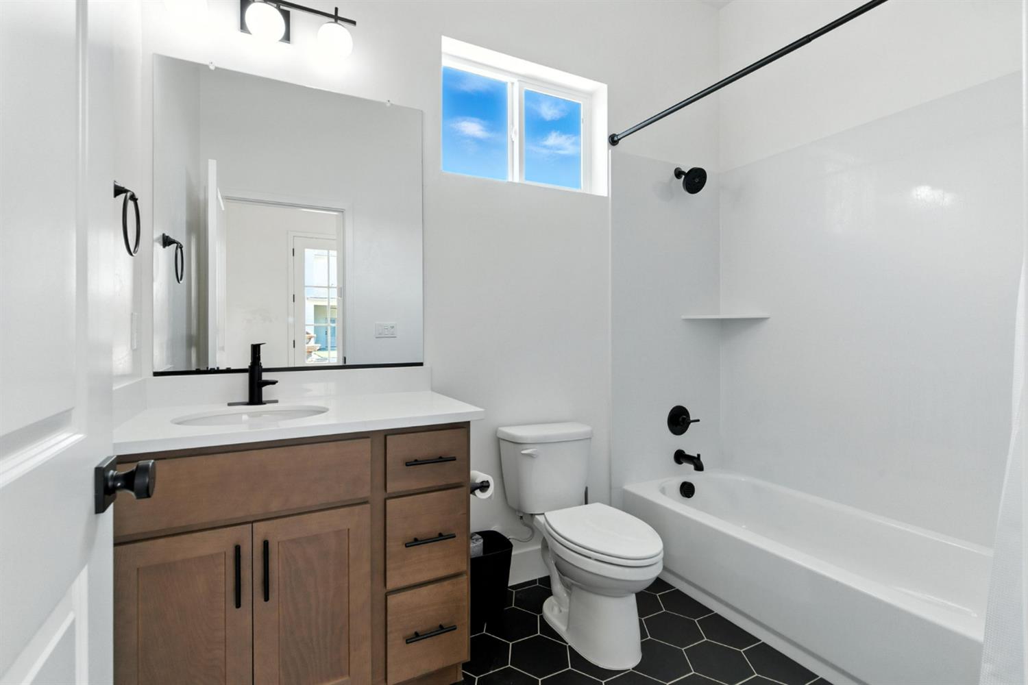Detail Gallery Image 60 of 73 For 2328 Paramount Ln, Manteca,  CA 95337 - 4 Beds | 3/1 Baths