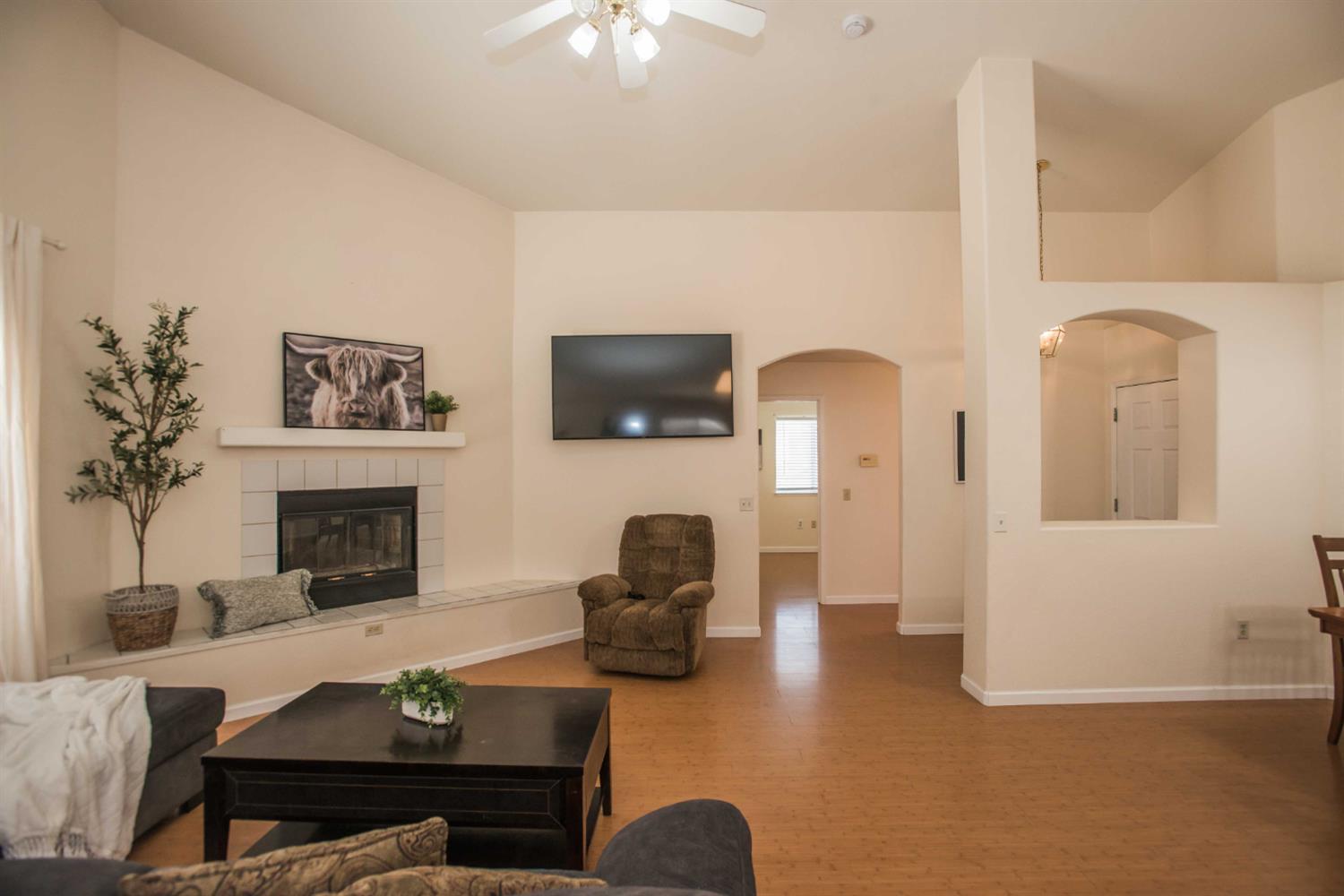 Detail Gallery Image 9 of 47 For 1172 Park Valley Way, Galt,  CA 95632 - 4 Beds | 2 Baths