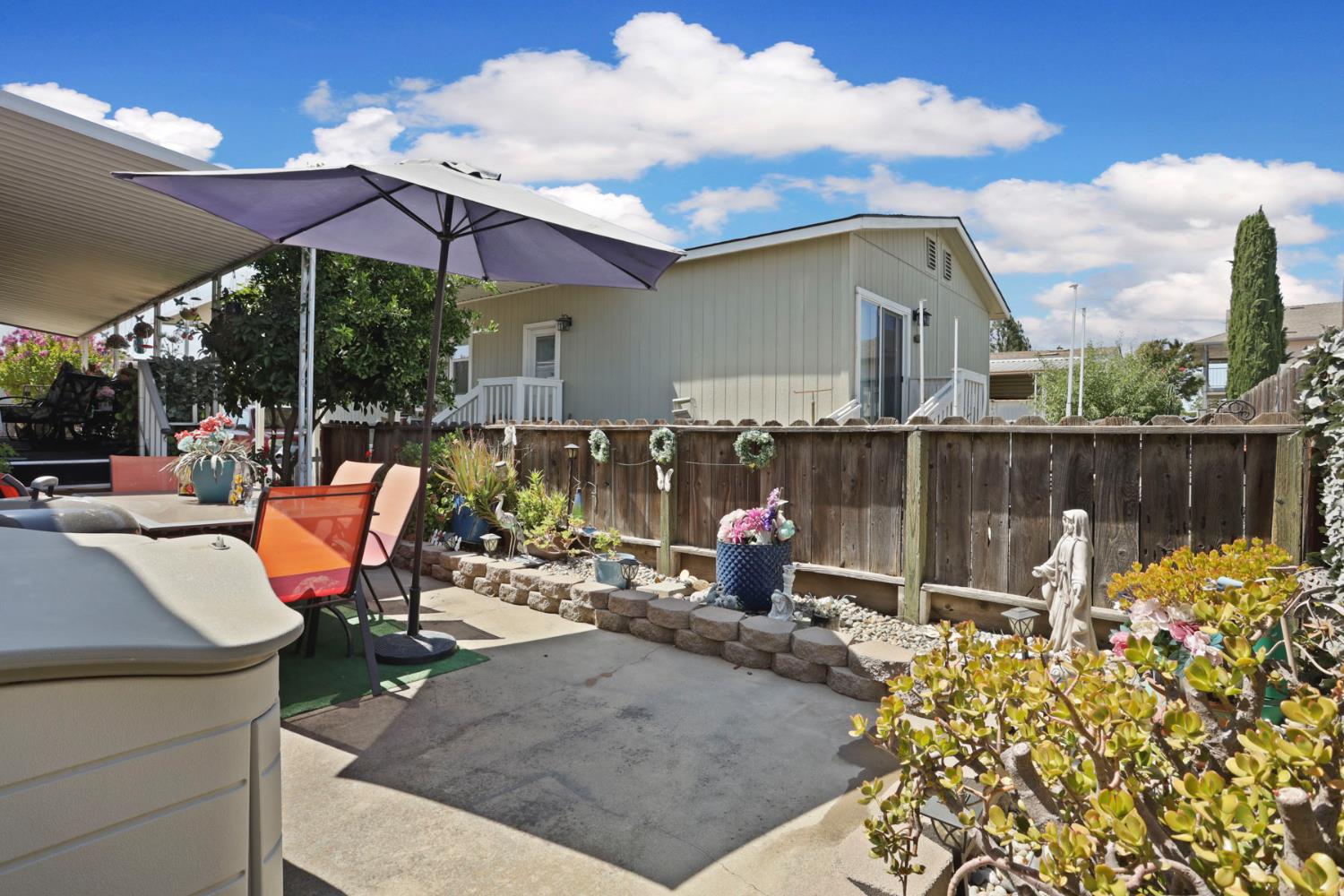 Detail Gallery Image 9 of 31 For 1830 E East Yosemite, Manteca,  CA 95336 - 3 Beds | 2 Baths