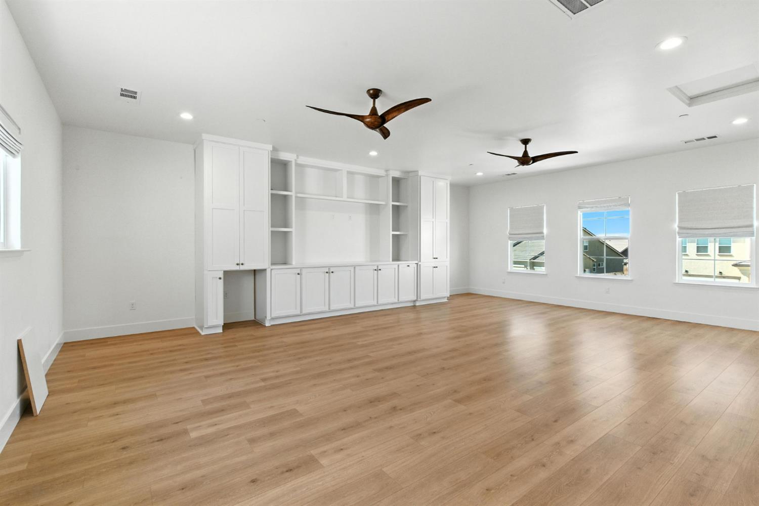 Detail Gallery Image 28 of 73 For 2328 Paramount Ln, Manteca,  CA 95337 - 4 Beds | 3/1 Baths