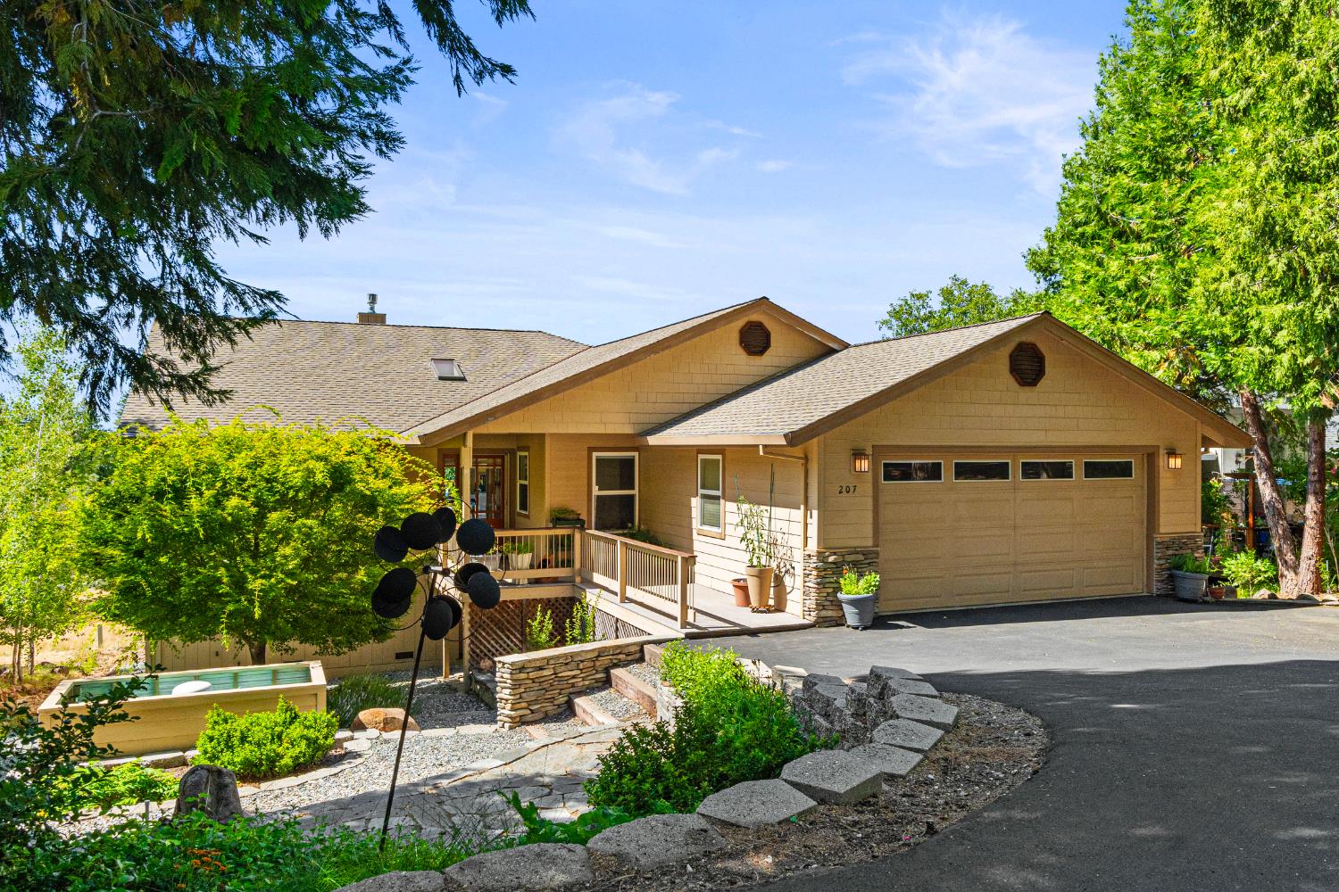 Detail Gallery Image 5 of 74 For 207 Snowberry Ct, Murphys,  CA 95247 - 4 Beds | 3 Baths