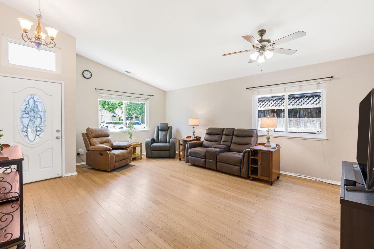 Detail Gallery Image 9 of 38 For 1625 Jasmine Ct, Tracy,  CA 95376 - 4 Beds | 2 Baths