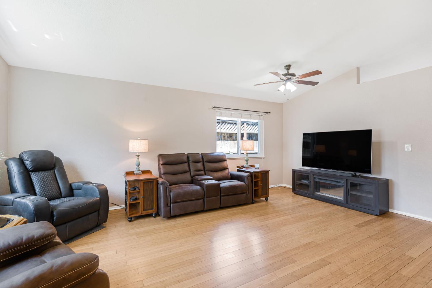 Detail Gallery Image 7 of 38 For 1625 Jasmine Ct, Tracy,  CA 95376 - 4 Beds | 2 Baths