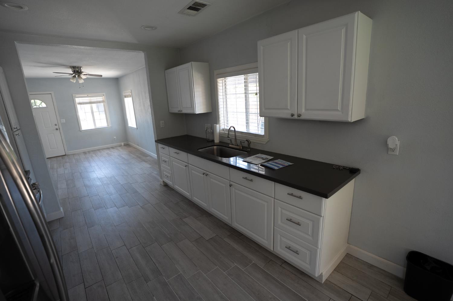Detail Gallery Image 4 of 35 For 905 S Adelbert Ave, Stockton,  CA 95215 - 2 Beds | 1 Baths
