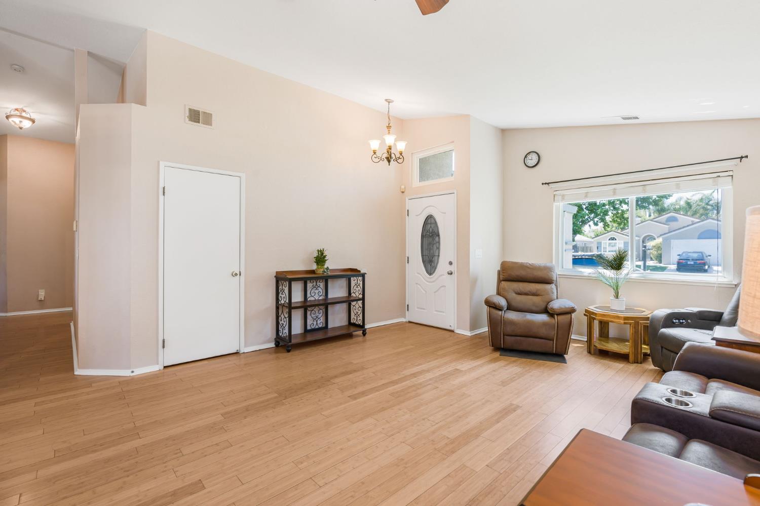 Detail Gallery Image 10 of 38 For 1625 Jasmine Ct, Tracy,  CA 95376 - 4 Beds | 2 Baths