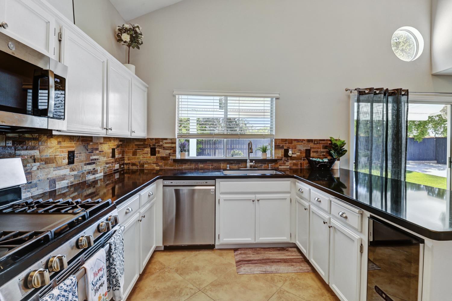 Detail Gallery Image 29 of 75 For 9473 Windrift Ln, Elk Grove,  CA 95758 - 4 Beds | 2/1 Baths