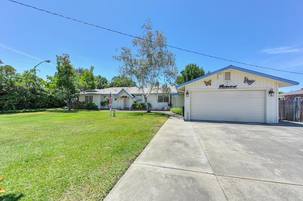 Detail Gallery Image 4 of 72 For 18493 N Jack Tone Rd, Lockeford,  CA 95237 - 4 Beds | 2/1 Baths