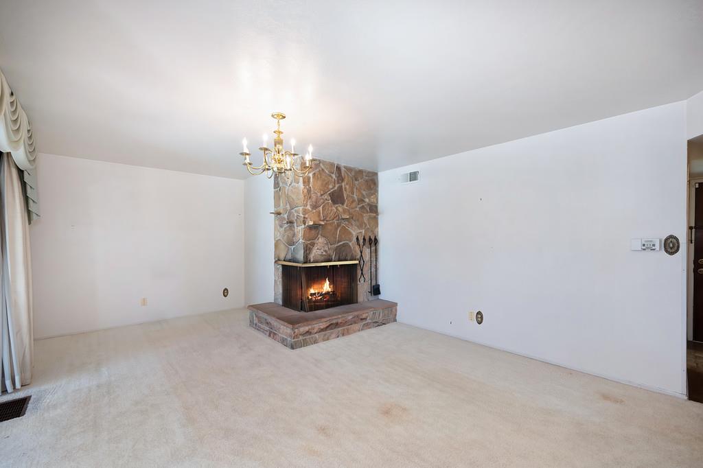 Detail Gallery Image 10 of 72 For 18493 N Jack Tone Rd, Lockeford,  CA 95237 - 4 Beds | 2/1 Baths