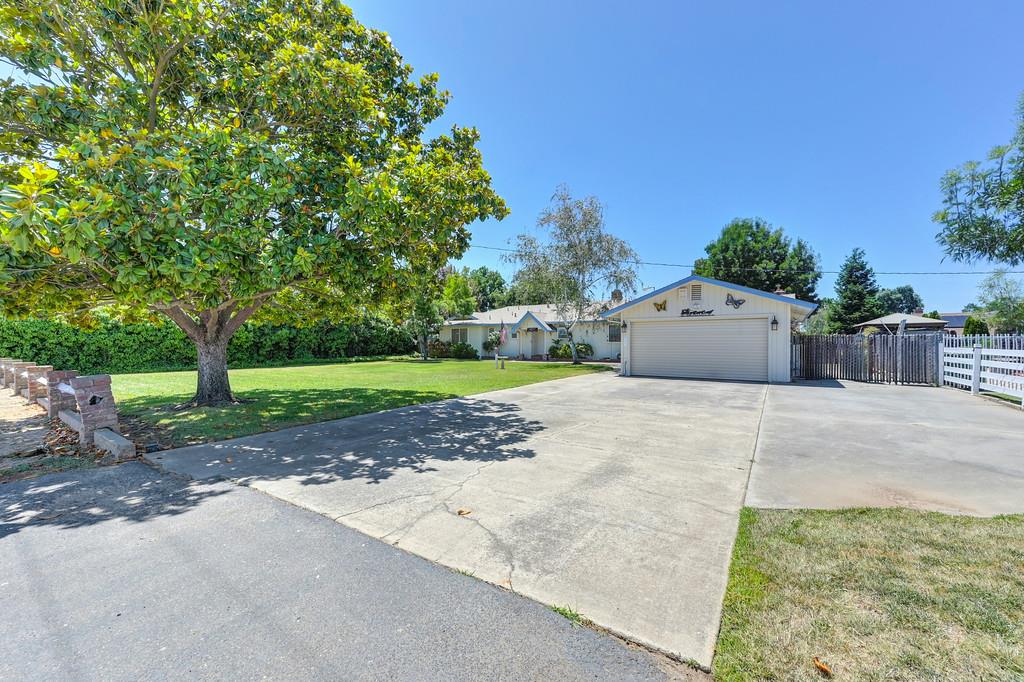 Detail Gallery Image 1 of 72 For 18493 N Jack Tone Rd, Lockeford,  CA 95237 - 4 Beds | 2/1 Baths