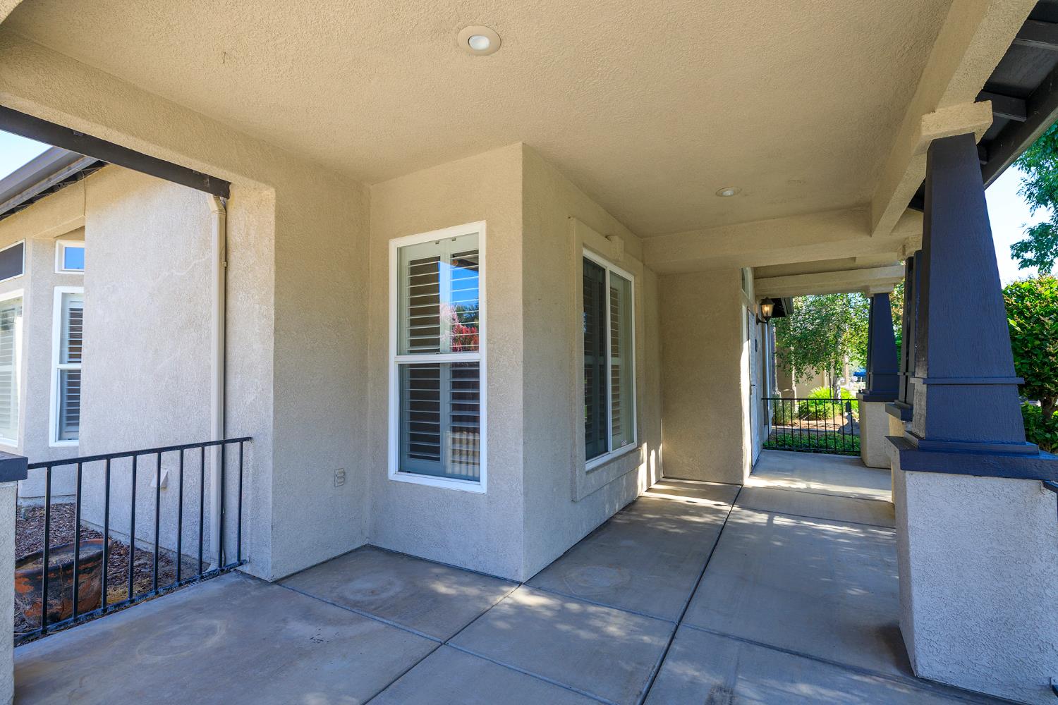Detail Gallery Image 4 of 49 For 1813 Heartnut Way, Hughson,  CA 95326 - 3 Beds | 2 Baths