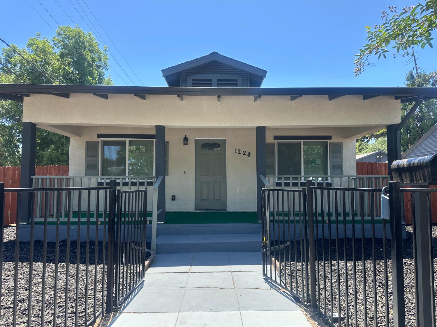 Detail Gallery Image 1 of 18 For 1224 Pinchot, Stockton,  CA 95205 - 3 Beds | 2 Baths