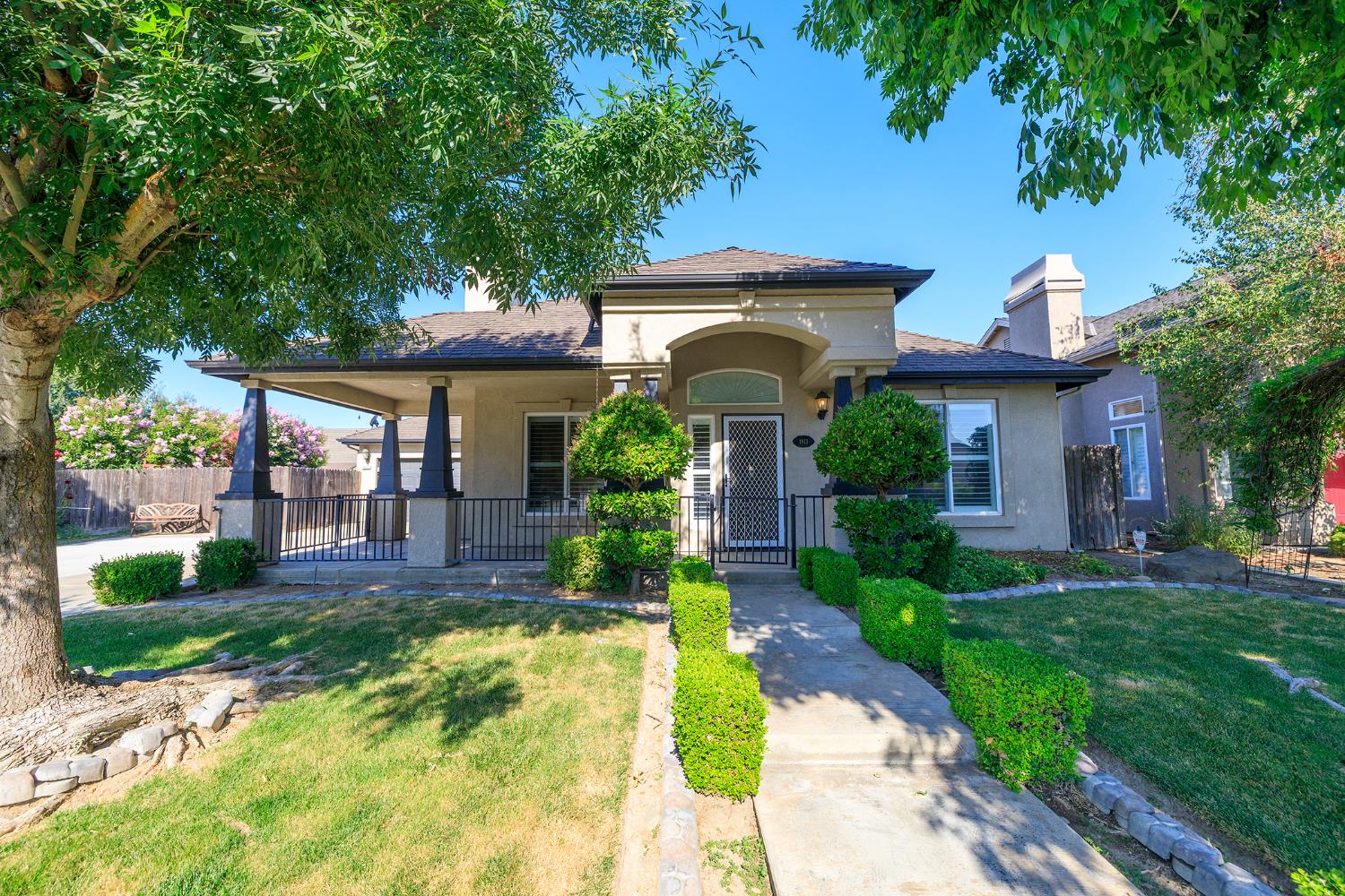 Detail Gallery Image 1 of 49 For 1813 Heartnut Way, Hughson,  CA 95326 - 3 Beds | 2 Baths