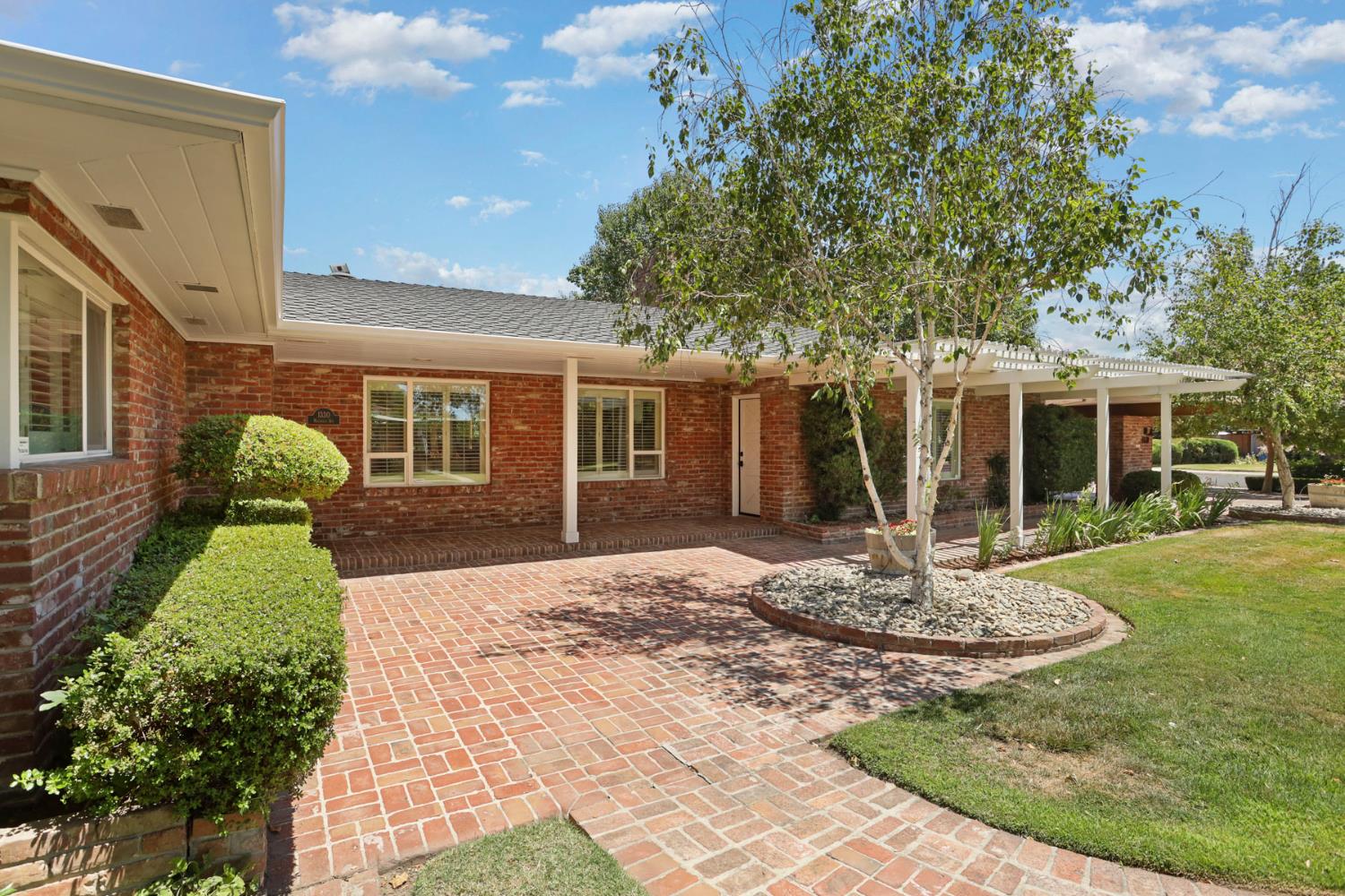 Detail Gallery Image 2 of 85 For 1330 Magnolia Ave, Modesto,  CA 95350 - 4 Beds | 3 Baths